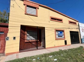 Casa · 180m² · 3 Ambientes · 1 Cochera · Alquiler Casa 3 Ambientes – Merlo