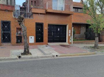 PH · 86m² · 4 Ambientes · 1 Cochera · PH en Bernal Oeste