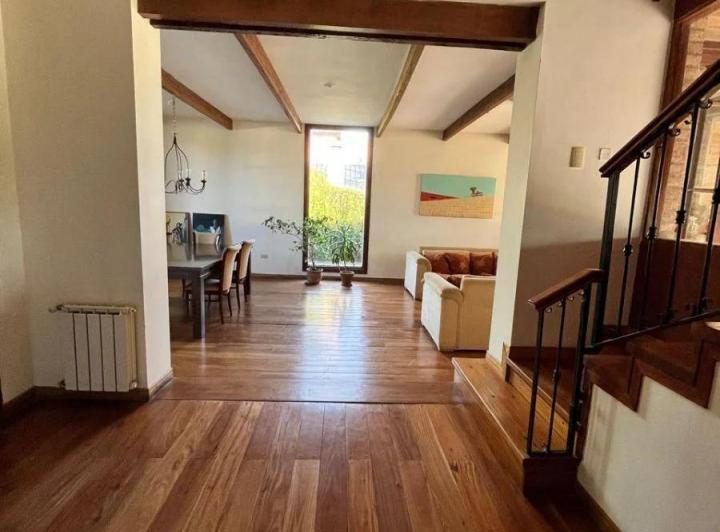 Casa · 450m² · 8 Ambientes · 2 Cocheras