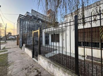 Casa de 3 ambientes, Almirante Brown · Casa Americana de 3 Ambientes con Garage y Jardin