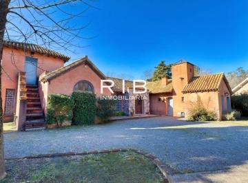 Casa de 4 ambientes, Pilar · Propiedad Neoclásica Sobre 1300 m² - Acepta Financiación