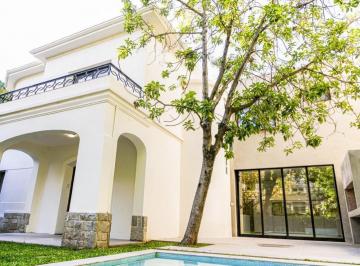 Casa · 261m² · 5 Ambientes · 2 Cocheras · Casa - Vicente López