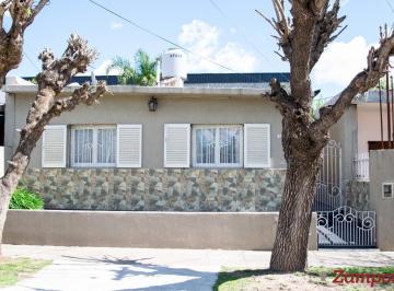 Casa · 100m² · 3 Ambientes · Venta Casa 3 Ambientes Planta Baja Jardin Merlo