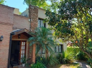 Casa · 198m² · 5 Ambientes · 3 Cocheras · Excelente Casa