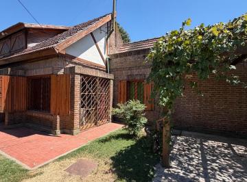 Casa · 1800m² · 6 Ambientes · 2 Cocheras · Venta 2 Casas en Block Sobre 1800 m² Parque 2 Piscinas Quincho Cerrado