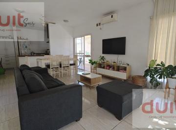 Casa · 180m² · 7 Ambientes · 2 Cocheras · Se Ofrece Excelente Duplex de 4 Dorm. en Claros Village!
