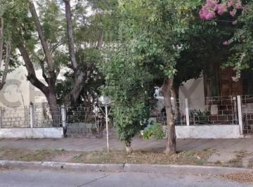 Casa · 100m² · 3 Ambientes · 3 Cocheras · Lote en Venta 515 m² - Tigre Centro - R6