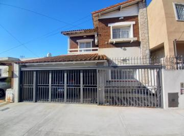 Casa · 150m² · 4 Ambientes · Chalet 4 Ambientes Impecable!