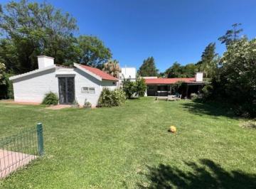 Casa · 405m² · 8 Ambientes · Casa en Venta 4 Dorm. - Paraguay Al 100 - Villa Allende Golf.