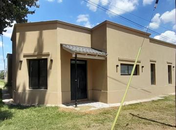 Casa de 3 ambientes, San Antonio de Areco · Casa en Alquiler: 3 Ambientes con Jardín y Parrilla – San Antonio de Areco