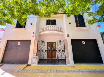 Casa en Venta de 6 ambientes La Plata · Casa de Categoria a Estrenar