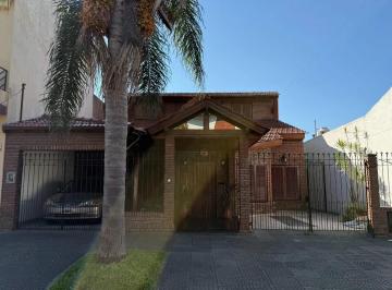 Casa · 110m² · 7 Ambientes · Casa en Venta - 4 Dorm. 2 Baños - Tres de Febrero