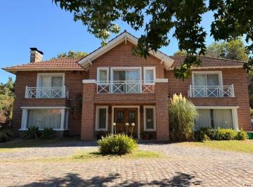 Casa · 350m² · 6 Ambientes · Casa en Alquiler - 4 Dorm. 4 Baños - San Miguel