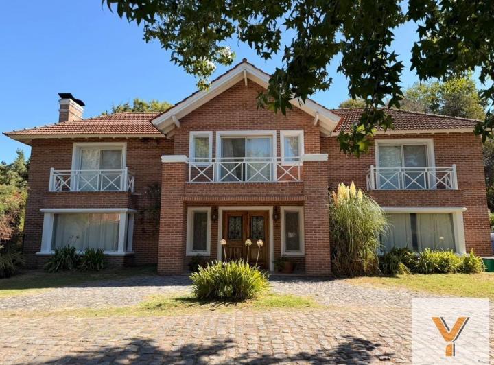 Casa · 350m² · 6 Ambientes