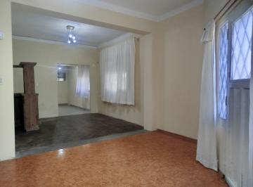 Casa · 260m² · 4 Ambientes · 2 Cocheras · Casa 5 Ambientes con Garaje Para Dos Autos - Parrilla - Apto Credito Bancario - Permuta - San Isidro