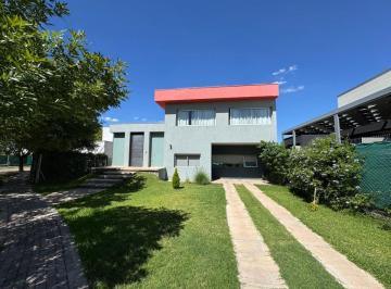 Casa de 5 ambientes, Luzuriaga · Viñas del Torreon, Maipu