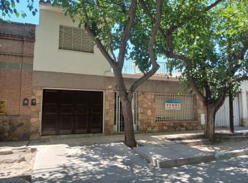 Casa · 176m² · 6 Ambientes · 1 Cochera · Casa en Venta