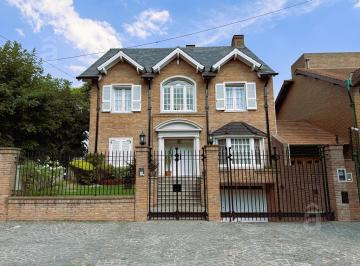 Casa · 400m² · 5 Ambientes · 3 Cocheras · Chalet Estilo Inglés en Venta en Villa Ballester