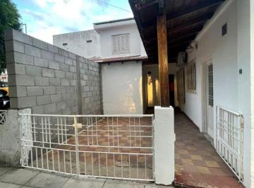 PH de 4 ambientes, Villa Lugano · PH Tipo Casa. 4 Amb con Entrada de Coche. Pb con Lavadero y Cocina Comedor. en Barrio Piedrabuena.