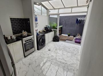Departamento · 70m² · 3 Ambientes · 1 Cochera · Excelente Duplex Al Frente de 3 Ambiente con Patio y Cochera. Reciclado a Nuevo!2 Cuadras Av de