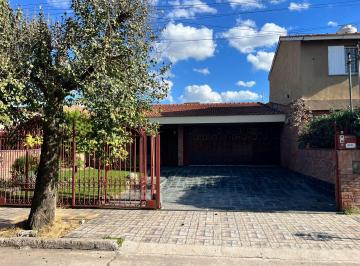 Casa en Venta de 5 ambientes Villa Cabrera · Dueño Vende Excepcional Casa