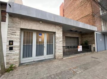 Casa · 138m² · 4 Ambientes · 1 Cochera · Alsina y Urquiza | Casa con Gran Potencial de Revalorización: 138 m² Cubiertos + Terraza