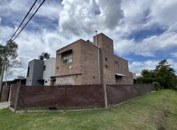 Casa · 121m² · 6 Ambientes · 2 Cocheras · Casa Las Acequias del Aire