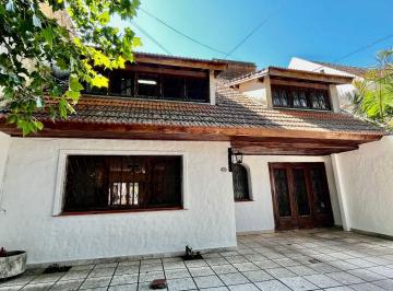 Casa de 5 ambientes, San Isidro · Casa en Venta a 2 Cuadras de Av Libertador