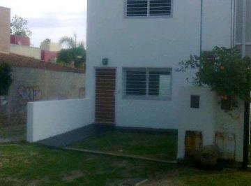 Casa · 85m² · 2 Dormitorios · Arguello / Zona Disco Recta Martinolli Al 7100 Sobre Calle Nicasio