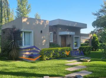 Casa · 128m² · 4 Ambientes · 1 Cochera · Casa en Venta en Cardenal del Monte, General Rodriguez