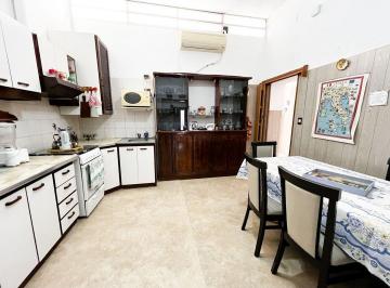 Casa · 210m² · 6 Ambientes · 2 Cocheras · Casa en Hurlingham