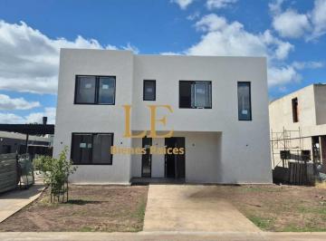 Casa · 310m² · 6 Ambientes · 4 Cocheras · Venta Casa a Estrenar, Laguna Grande, Villanueva