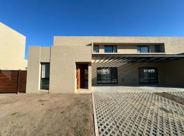 Casa · 110m² · 5 Ambientes · 1 Cochera · Casa en Venta Dos Dorm. Condominios Dm - Don Mateo - Funes