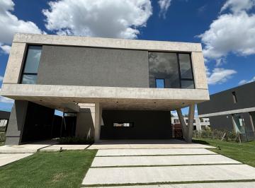 Casa de 7 ambientes, Pilar · Venta - Casa 4 Dorm. - La Calesa - Pilara - Pilar