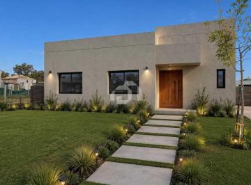 Casa · 140m² · 4 Ambientes · 2 Cocheras · Casa en Venta en Santa Elisa, Pilar del Este, Pilar