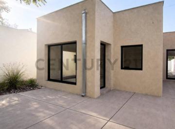 Casa · 140m² · 4 Ambientes · 2 Cocheras · Casa en Venta Reciclada a Nueva en Barrio Bancario de Godoy Cruz. Apta Crédito. Id: