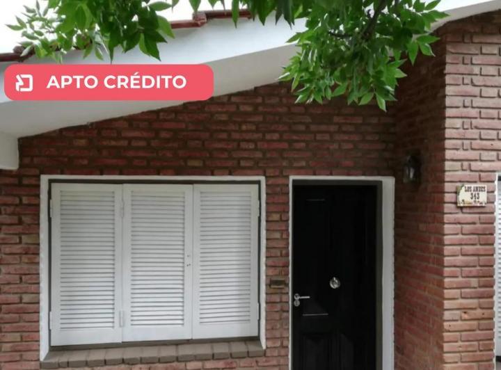 Casa · 176m² · 6 Ambientes · 2 Cocheras