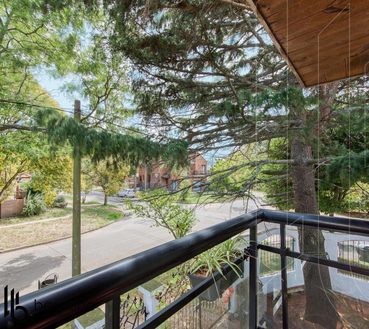 Chalet 4 amb, 230m² con departamento 2 amb, Parque Luro