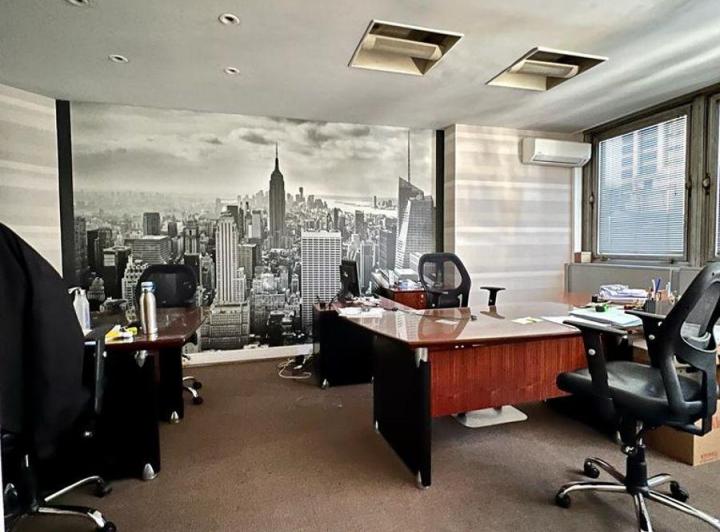 Oficina comercial · 250m² · 6 Ambientes · 2 Cocheras