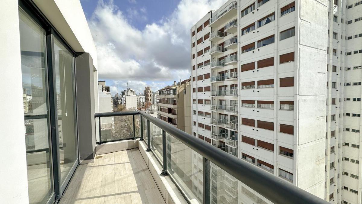 En venta. Departamento de 3 ambientes, a estrenar, zona La perla a metros del mar.