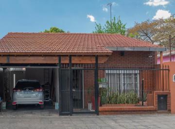 Casa · 200m² · 4 Ambientes · 1 Cochera · Venta - Casa de 4 Ambientes en Villa Sarmiento - Acepta Permuta - Apto Credito