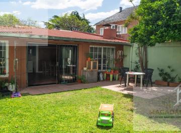 Casa · 200m² · 4 Ambientes · 1 Cochera · Venta - Casa de 4 Ambientes en Villa Sarmiento - Acepta Permuta - Apto Credito