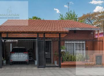 Casa · 200m² · 4 Ambientes · 1 Cochera · Venta - Casa de 4 Ambientes en Villa Sarmiento - Acepta Permuta - Apto Credito