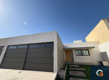 Casa de 6 ambientes, Maipú · Casa en Venta C/ Cochera en Maipú