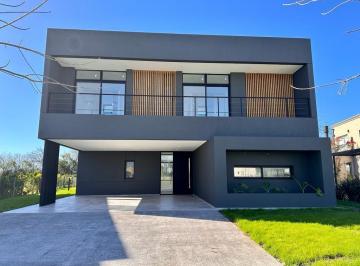 Casa · 199m² · 5 Ambientes · 2 Cocheras · Casa en Venta 5 Ambientes Garage Cubierto 2 Autos Pileta Haras Santa Maria Escobar