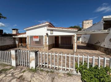 Casa de 5 ambientes, Tanti · Tanti Pleno Centro C/gas Natural 3 Dorm. y 2 Baños