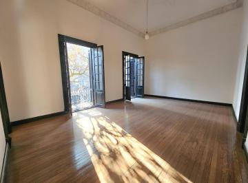 PH · 237m² · 6 Ambientes · PH Destino Comercial en Venta en un Primer Piso en Calle 54 Entre 7 y 8 de La Plata