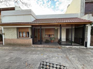 Casa · 130m² · 4 Ambientes · 1 Cochera · Casa - La Plata