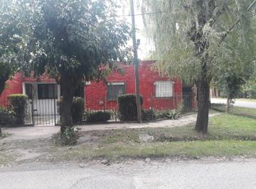 Casa · 140m² · 4 Ambientes · 2 Cocheras · Casa - City Bell en Calle 460 y 21