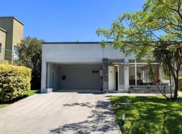 Casa · 173m² · 5 Ambientes · 2 Cocheras · Casa en Altos de Hudson 2